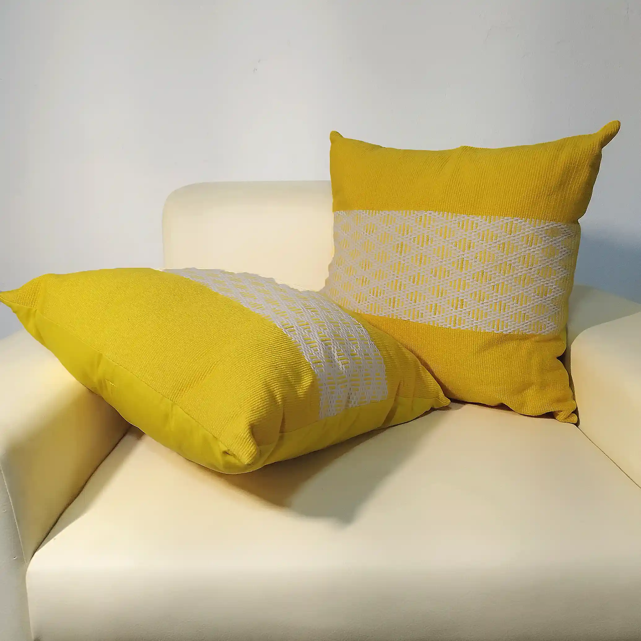 Cojín amarillo